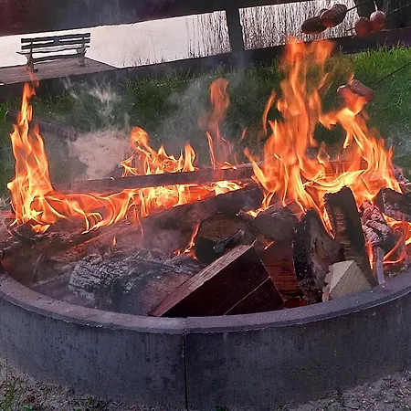 Na Mazurskim Wzgorzu Nad Jeziorem Mertinsdorf